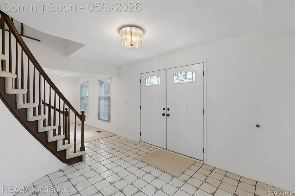 36953 Fox Glen Farmington Hills City, MI 48331