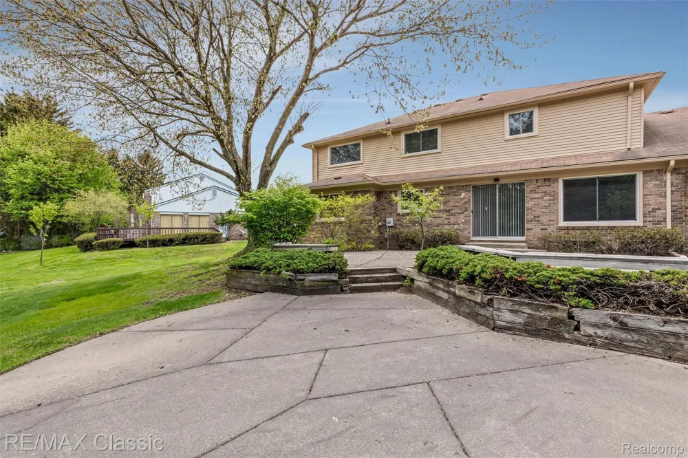36953 Fox Glen Farmington Hills City, MI 48331