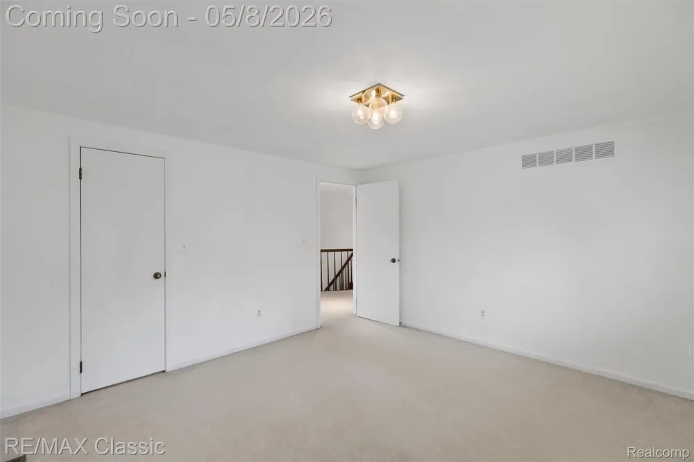 36953 Fox Glen Farmington Hills City, MI 48331