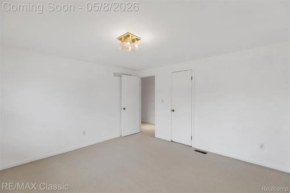 36953 Fox Glen Farmington Hills City, MI 48331
