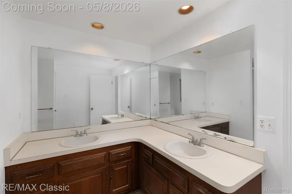 36953 Fox Glen Farmington Hills City, MI 48331
