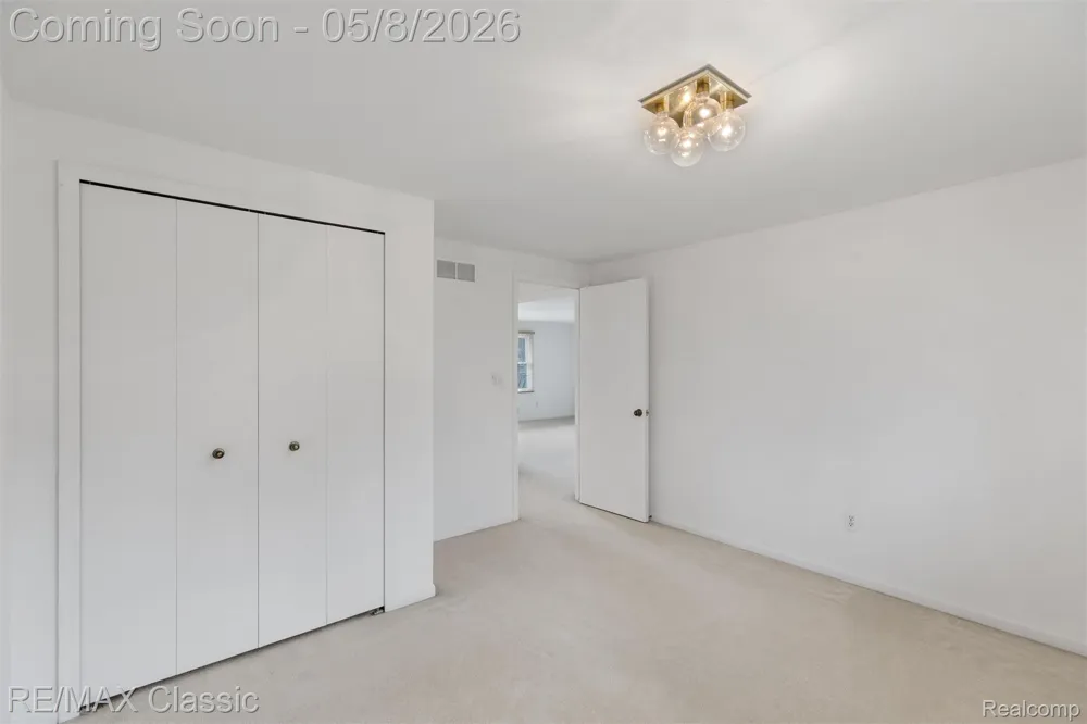 36953 Fox Glen Farmington Hills City, MI 48331