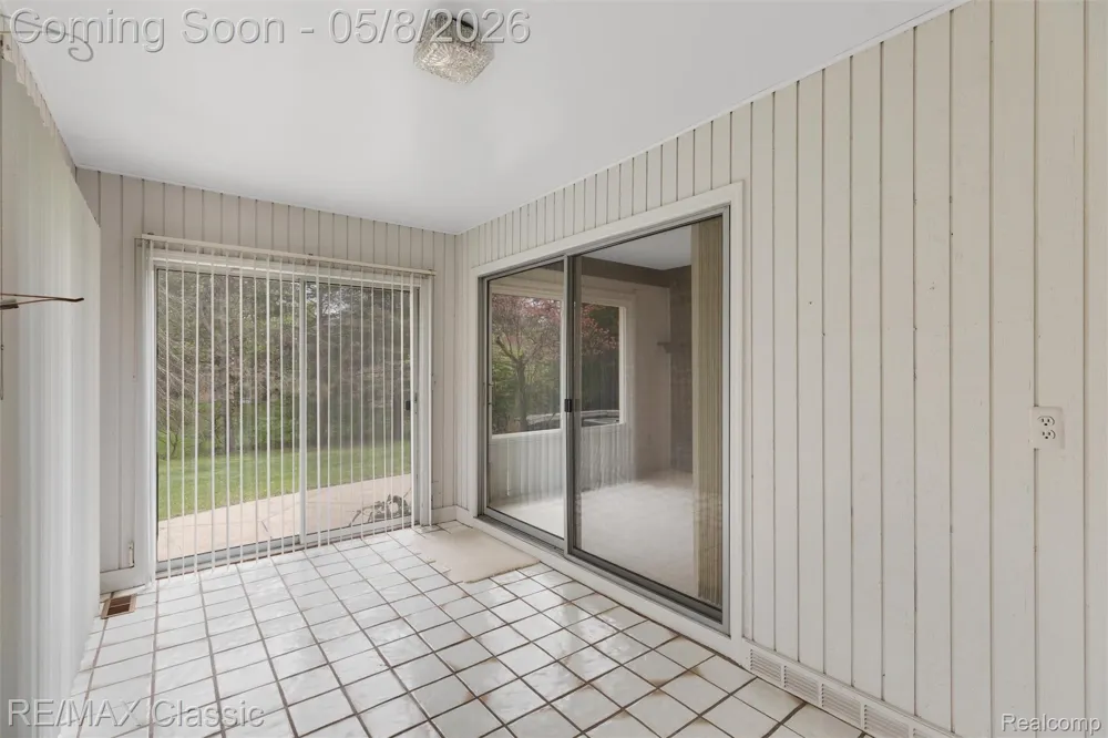 36953 Fox Glen Farmington Hills City, MI 48331