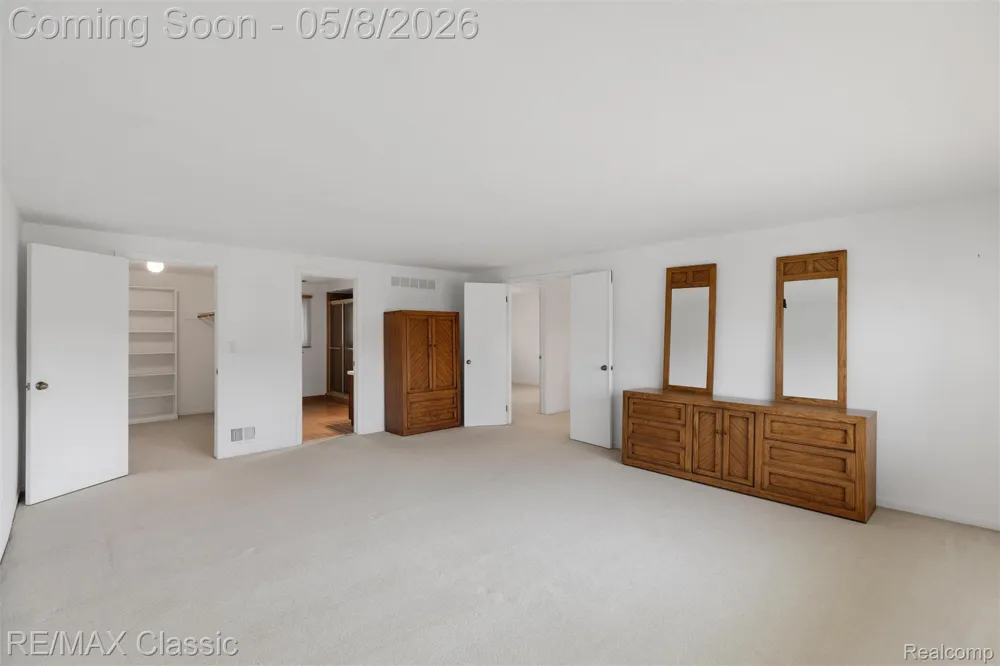 36953 Fox Glen Farmington Hills City, MI 48331