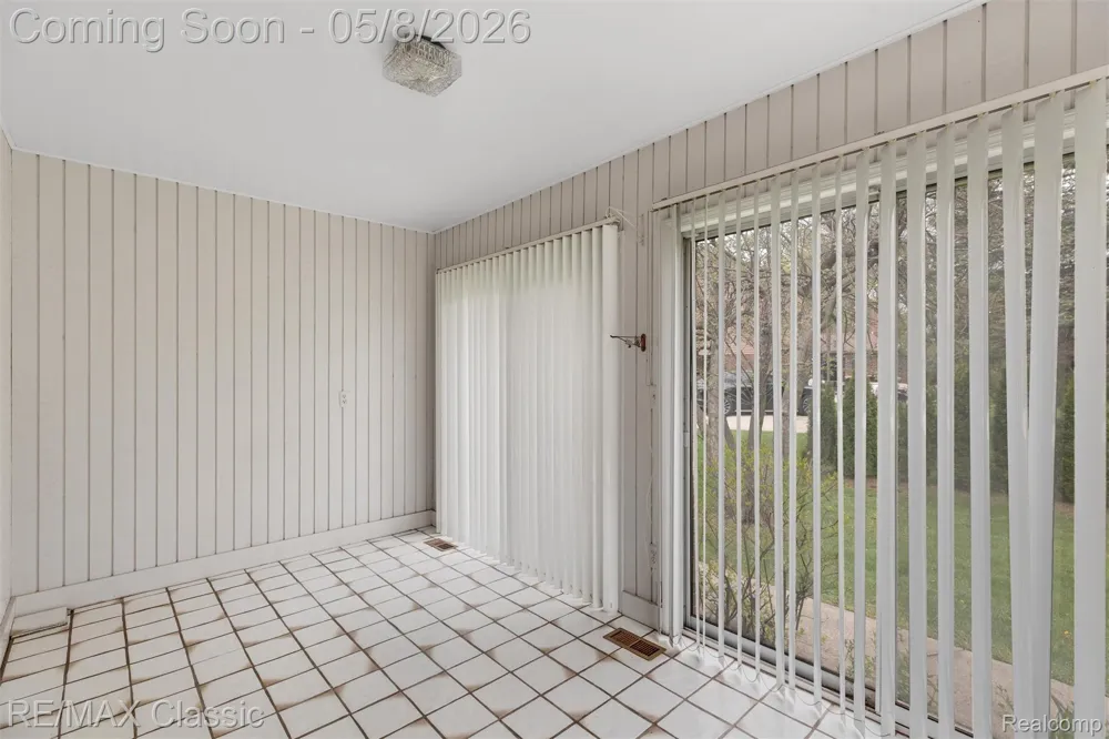 36953 Fox Glen Farmington Hills City, MI 48331