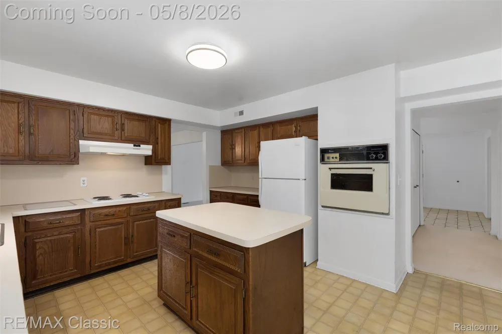 36953 Fox Glen Farmington Hills City, MI 48331