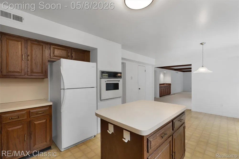 36953 Fox Glen Farmington Hills City, MI 48331