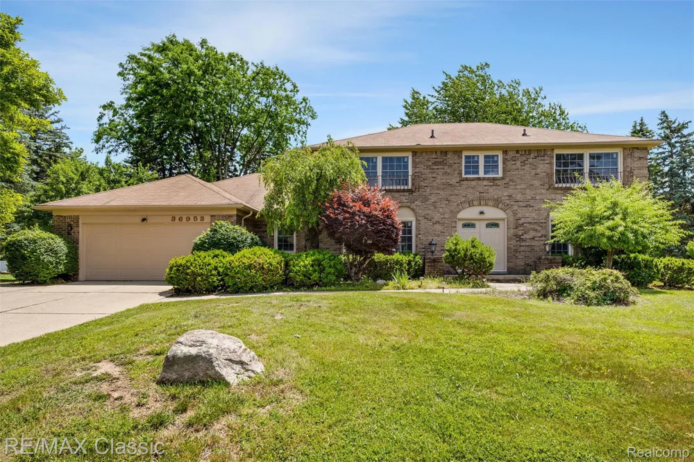 36953 Fox Glen Farmington Hills City, MI 48331