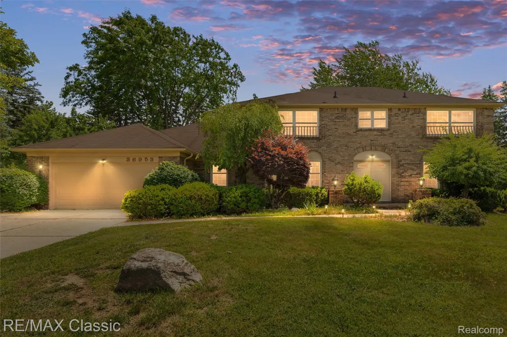 36953 Fox Glen Farmington Hills City, MI 48331