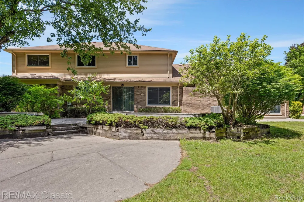 36953 Fox Glen Farmington Hills City, MI 48331