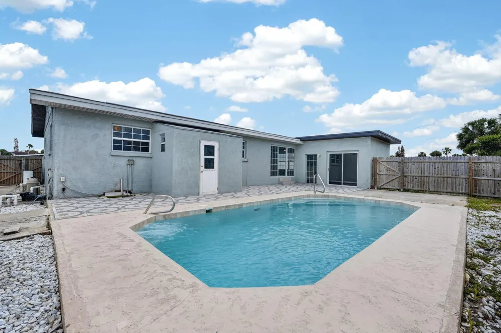 1027 BEL AIRE DRIVE Daytona Beach, FL 32118
