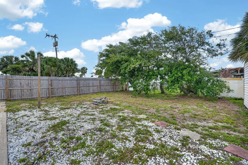 1027 BEL AIRE DRIVE Daytona Beach, FL 32118