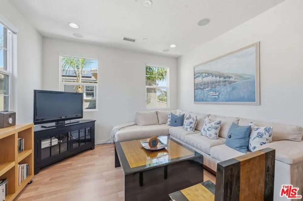 4061 Adriatic Street Oxnard, CA 93035