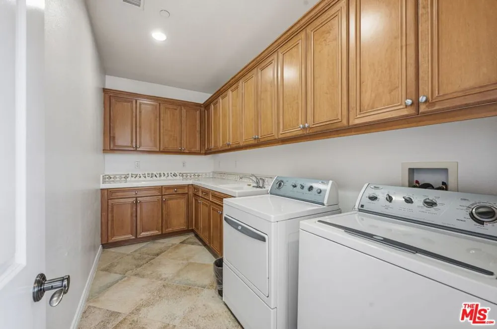4061 Adriatic Street Oxnard, CA 93035