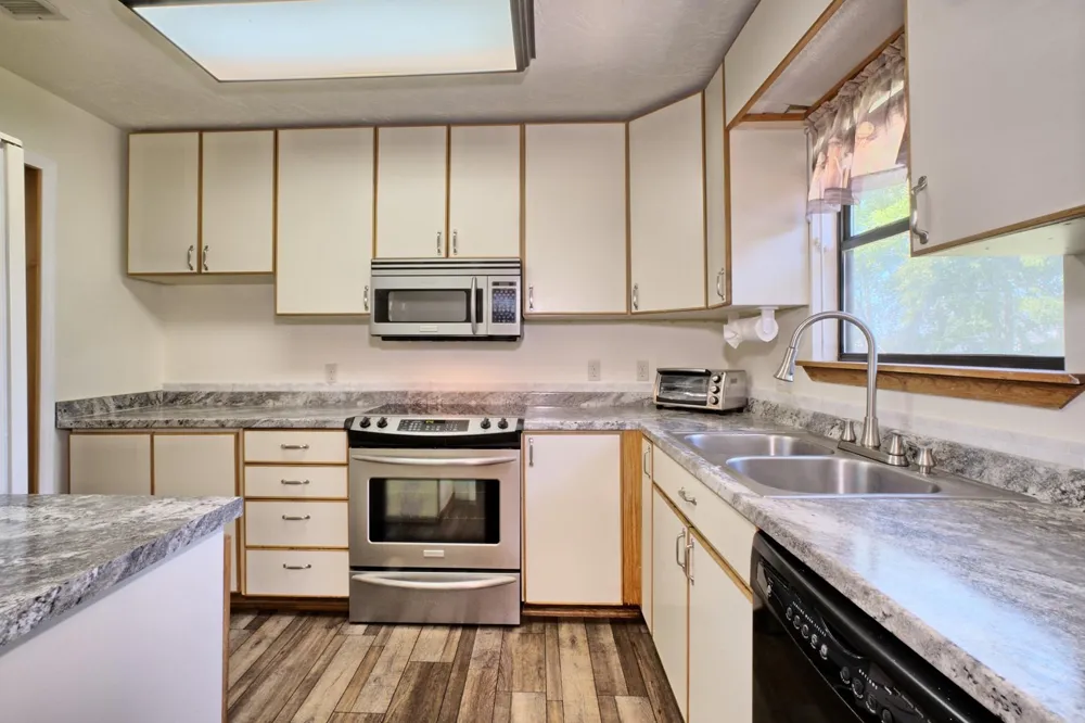 203 Whispering Pine Burkeville, TX 75932