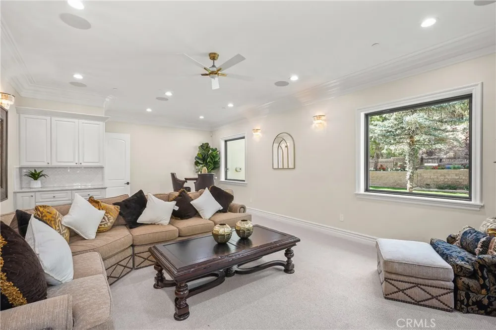 39055 Shore Drive Fawnskin, CA 92333