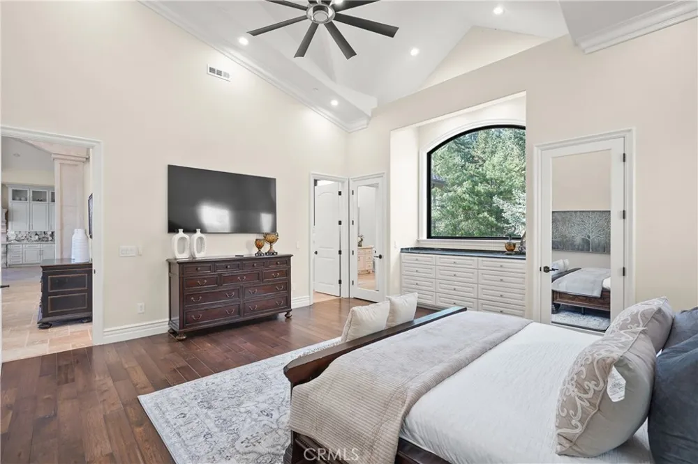 39055 Shore Drive Fawnskin, CA 92333