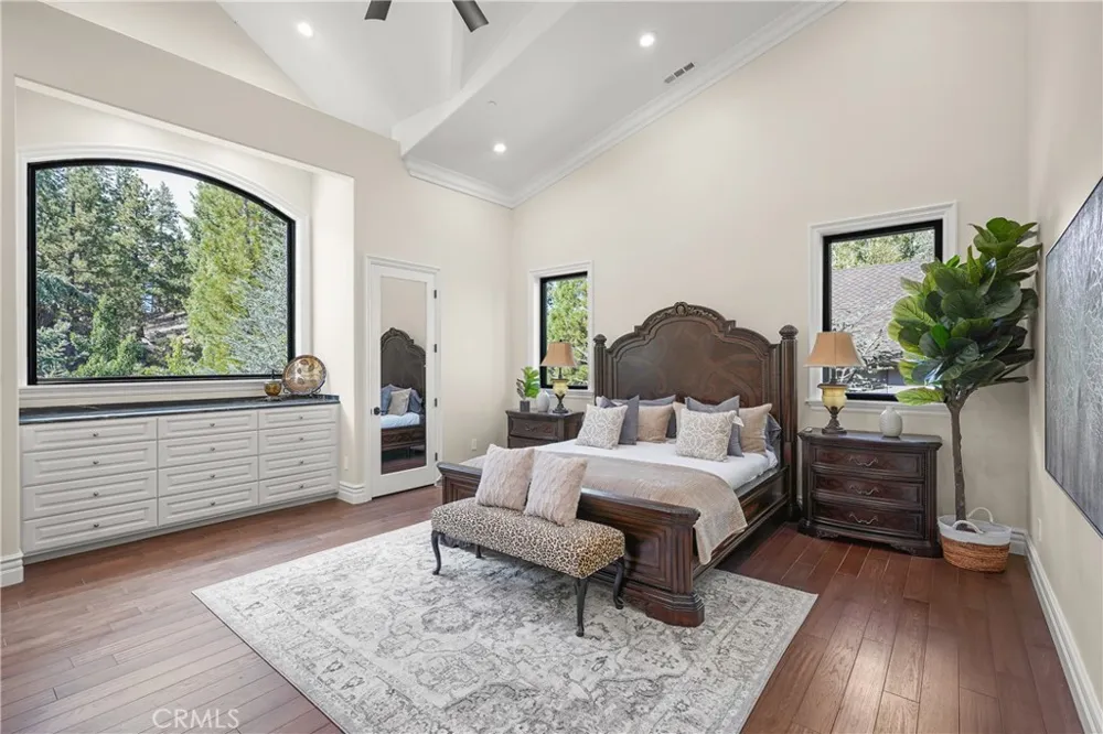 39055 Shore Drive Fawnskin, CA 92333