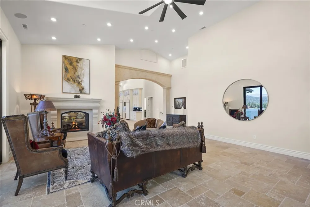 39055 Shore Drive Fawnskin, CA 92333