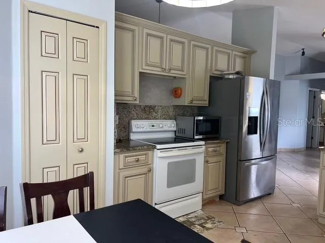 4125 HAMPSHIRE VILLAGE COURT Orlando, FL 32822