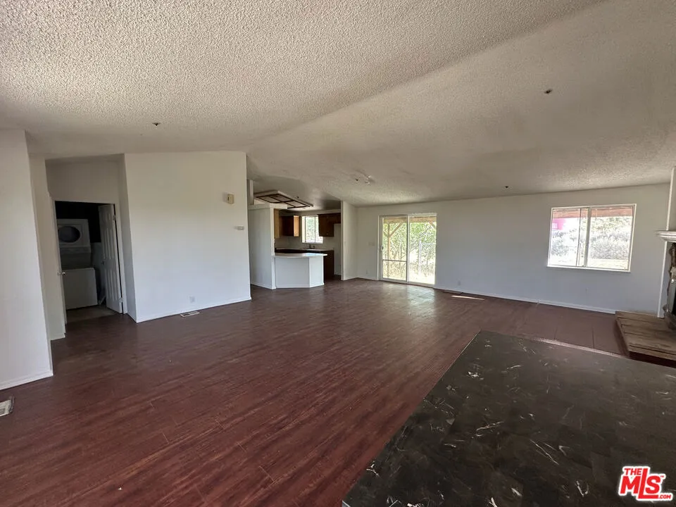 32049 213th Street Llano, CA 93544
