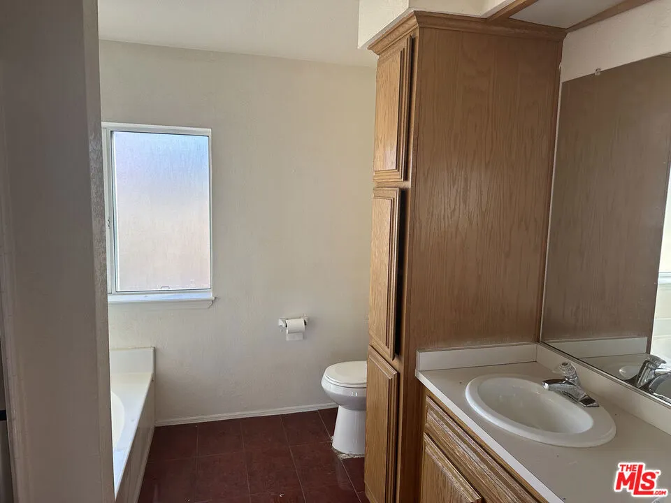 32049 213th Street Llano, CA 93544