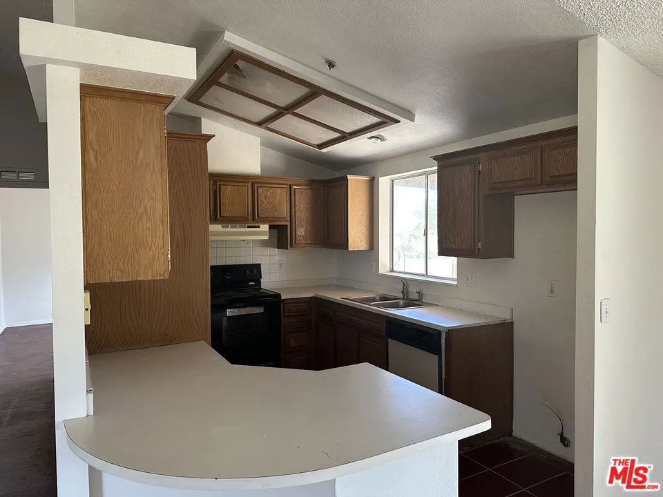 32049 213th Street Llano, CA 93544