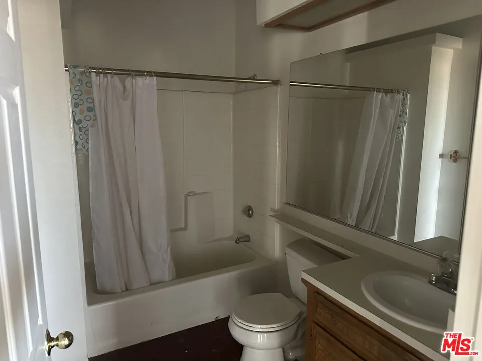 32049 213th Street Llano, CA 93544