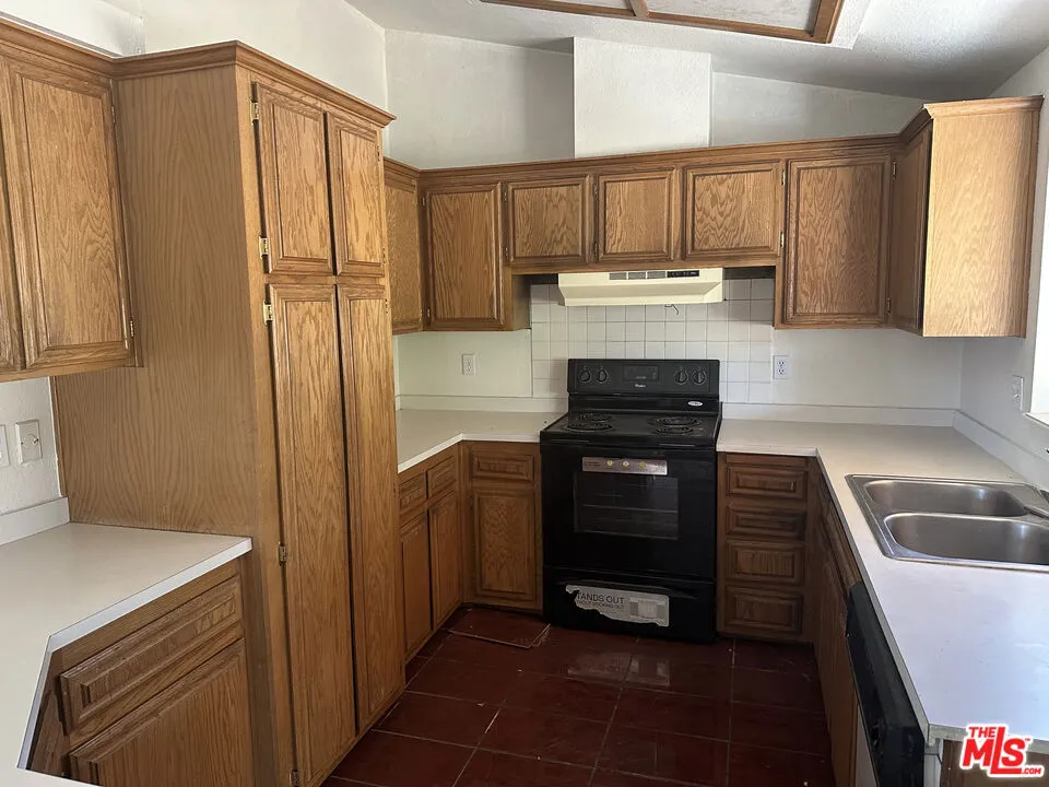 32049 213th Street Llano, CA 93544