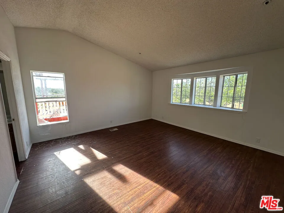 32049 213th Street Llano, CA 93544