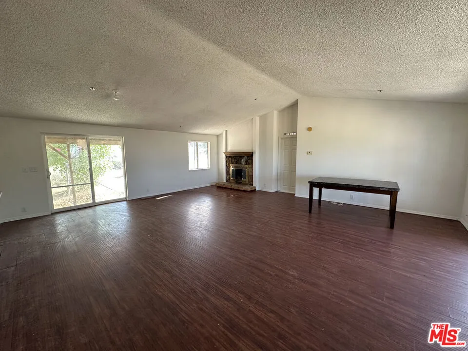 32049 213th Street Llano, CA 93544