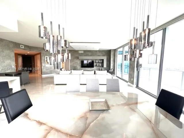 17111 Biscayne Blvd #2102 North Miami Beach, FL 33160