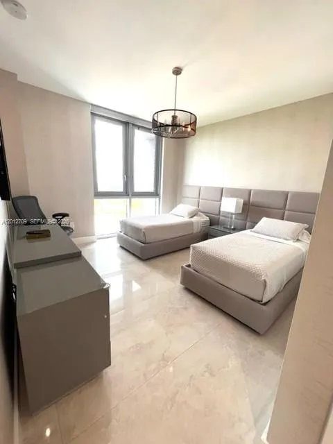 17111 Biscayne Blvd #2102 North Miami Beach, FL 33160