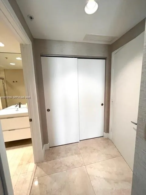 17111 Biscayne Blvd #2102 North Miami Beach, FL 33160