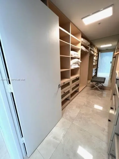 17111 Biscayne Blvd #2102 North Miami Beach, FL 33160