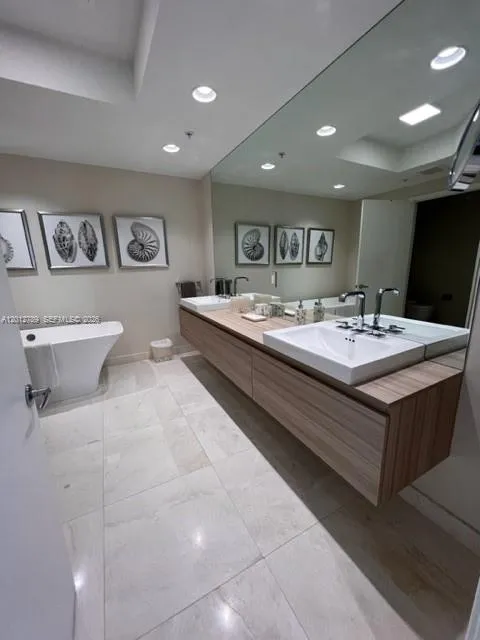 17111 Biscayne Blvd #2102 North Miami Beach, FL 33160
