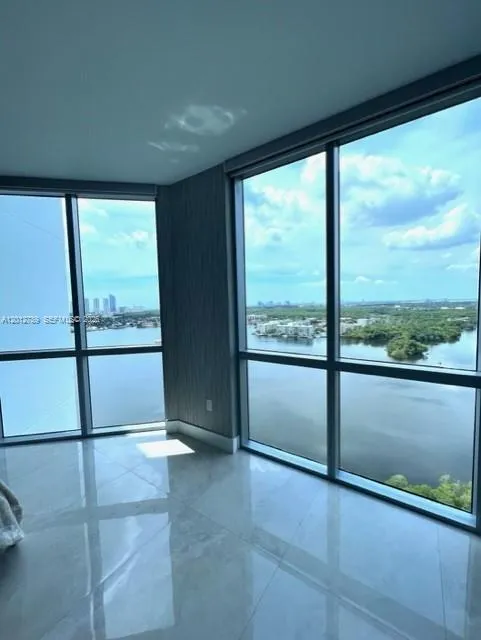 17111 Biscayne Blvd #2102 North Miami Beach, FL 33160