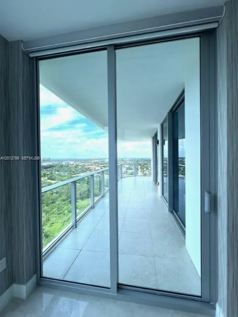 17111 Biscayne Blvd #2102 North Miami Beach, FL 33160