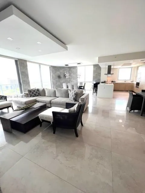 17111 Biscayne Blvd #2102 North Miami Beach, FL 33160