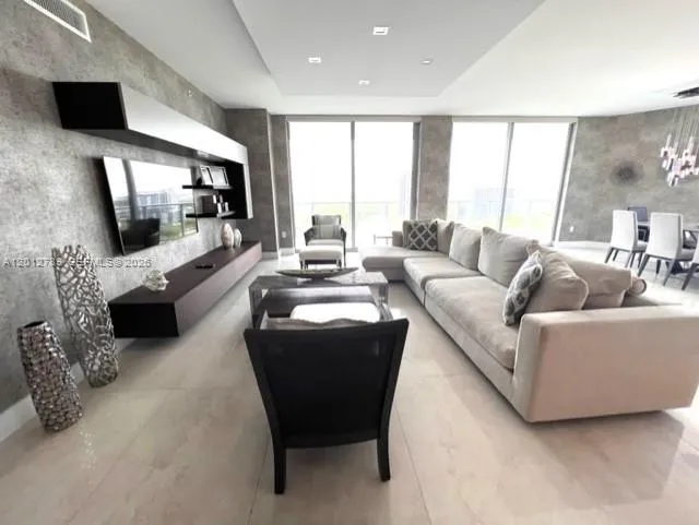 17111 Biscayne Blvd #2102 North Miami Beach, FL 33160
