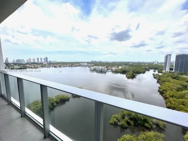 17111 Biscayne Blvd #2102 North Miami Beach, FL 33160