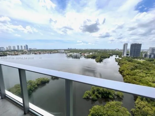 17111 Biscayne Blvd #2102 North Miami Beach, FL 33160
