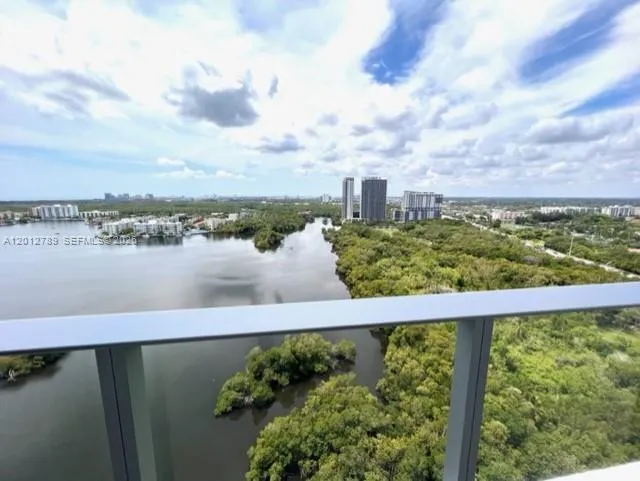 17111 Biscayne Blvd #2102 North Miami Beach, FL 33160