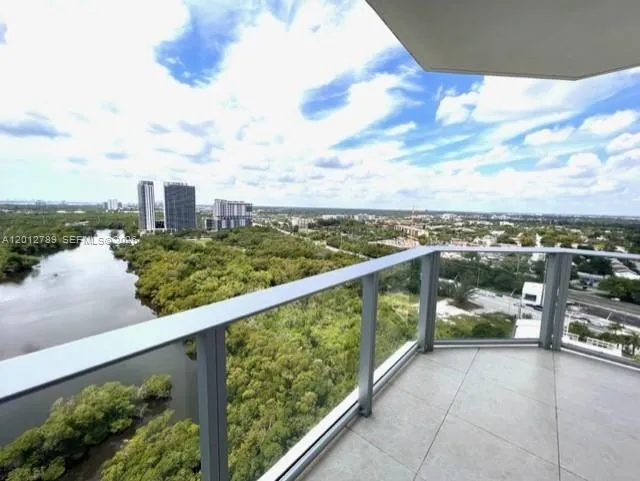 17111 Biscayne Blvd #2102 North Miami Beach, FL 33160