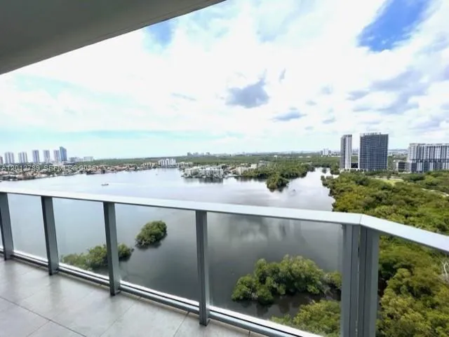 17111 Biscayne Blvd #2102 North Miami Beach, FL 33160