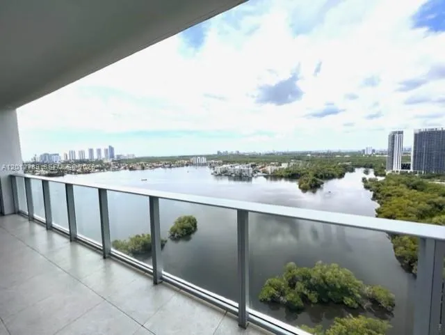 17111 Biscayne Blvd #2102 North Miami Beach, FL 33160