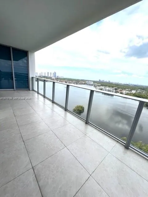 17111 Biscayne Blvd #2102 North Miami Beach, FL 33160