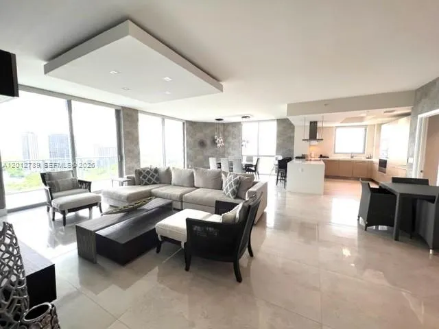 17111 Biscayne Blvd #2102 North Miami Beach, FL 33160