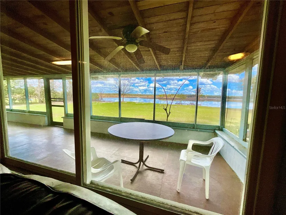 106 E SUNNYSIDE BEACH ROAD Hawthorne, FL 32640