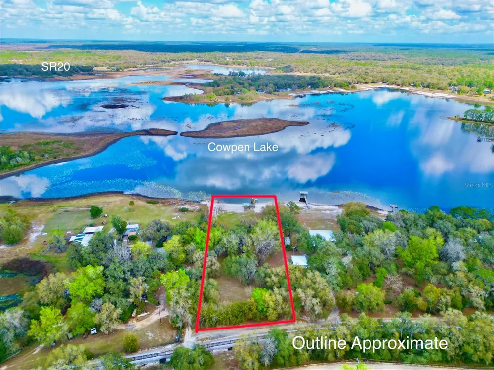 106 E SUNNYSIDE BEACH ROAD Hawthorne, FL 32640